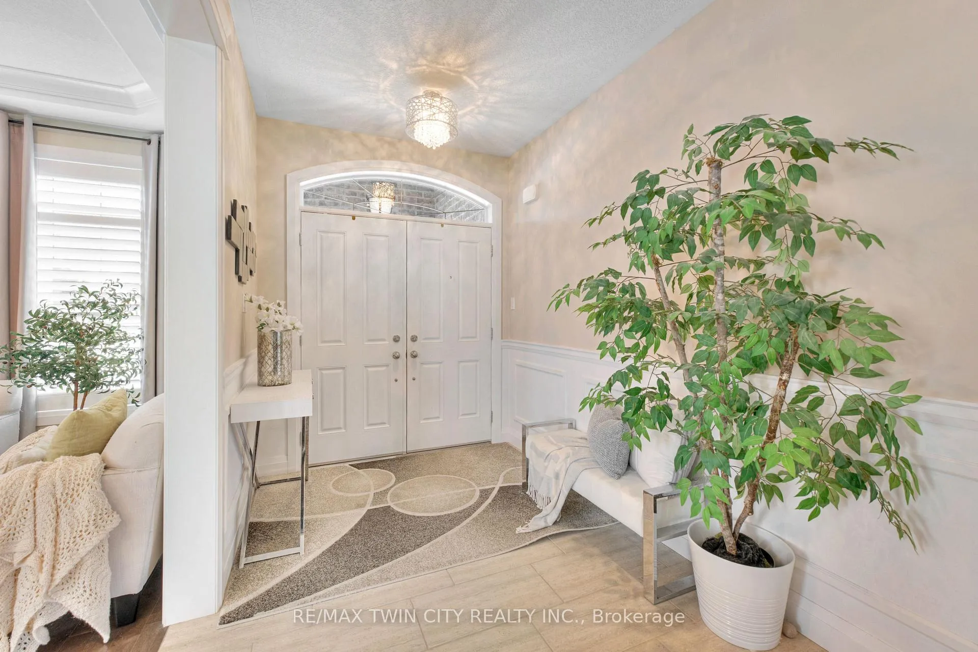 Photo 3 of 228 Evens Pond Crescent, Kitchener — HOMEH