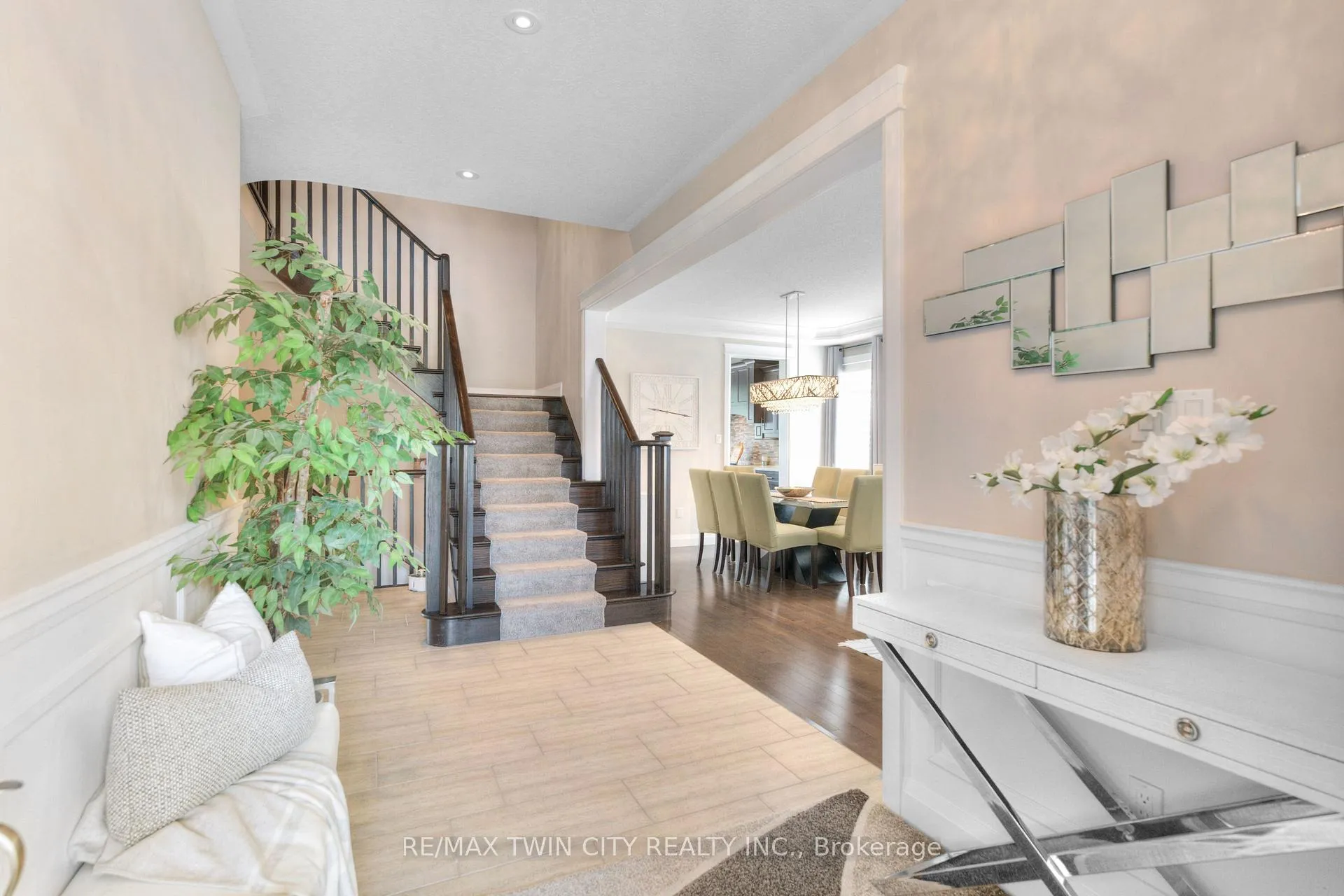 Photo 4 of 228 Evens Pond Crescent, Kitchener — HOMEH