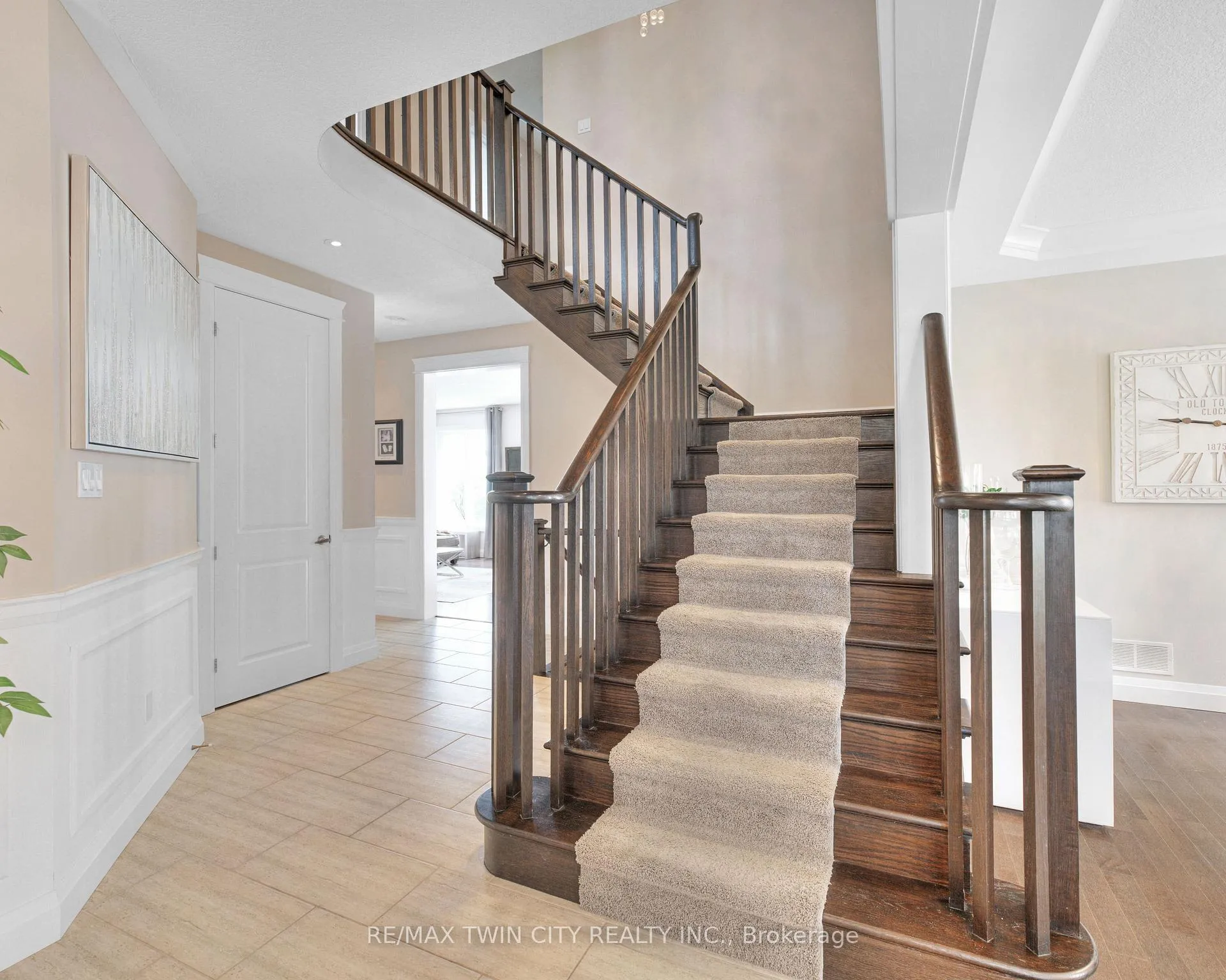 Photo 5 of 228 Evens Pond Crescent, Kitchener — HOMEH
