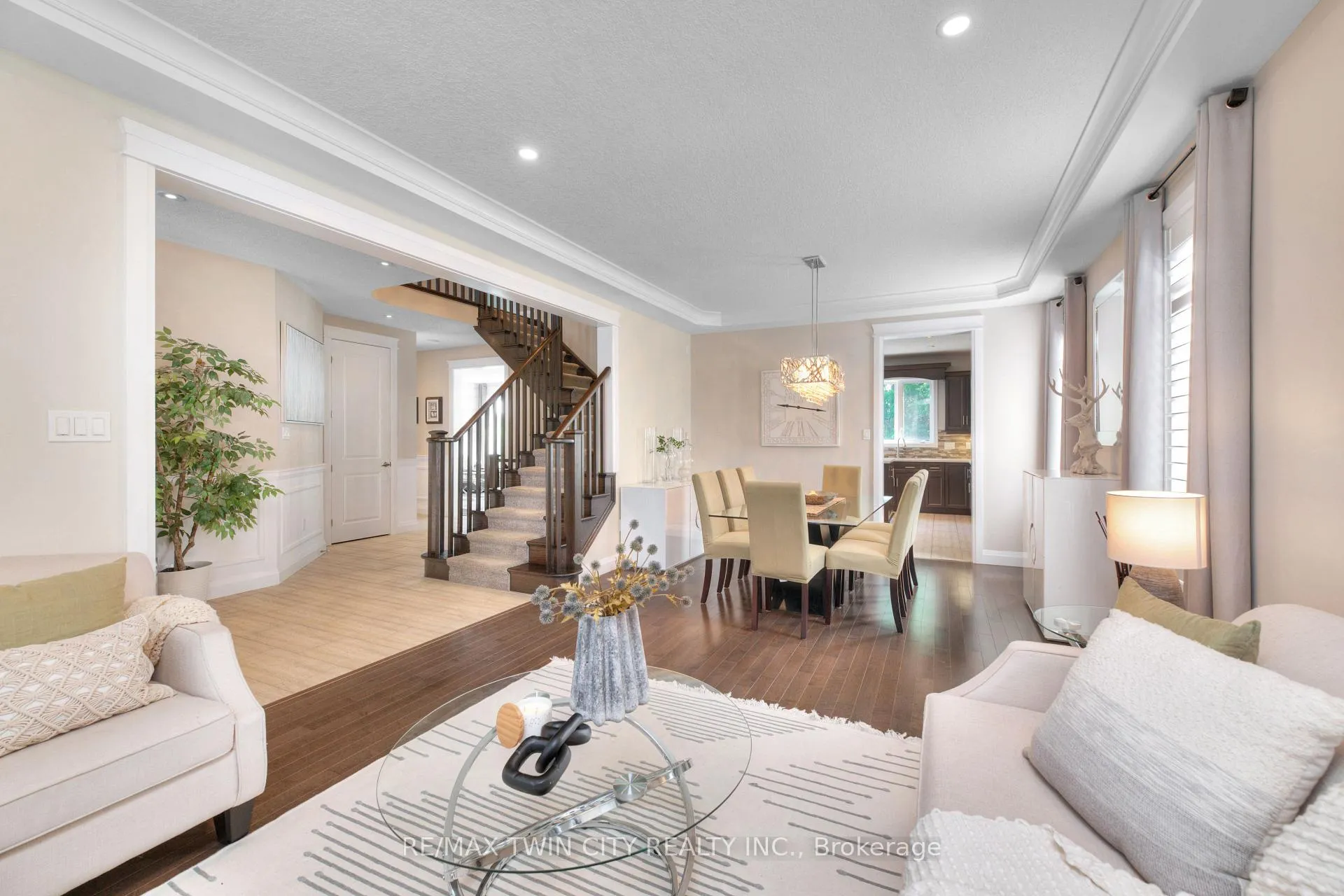 Photo 8 of 228 Evens Pond Crescent, Kitchener — HOMEH
