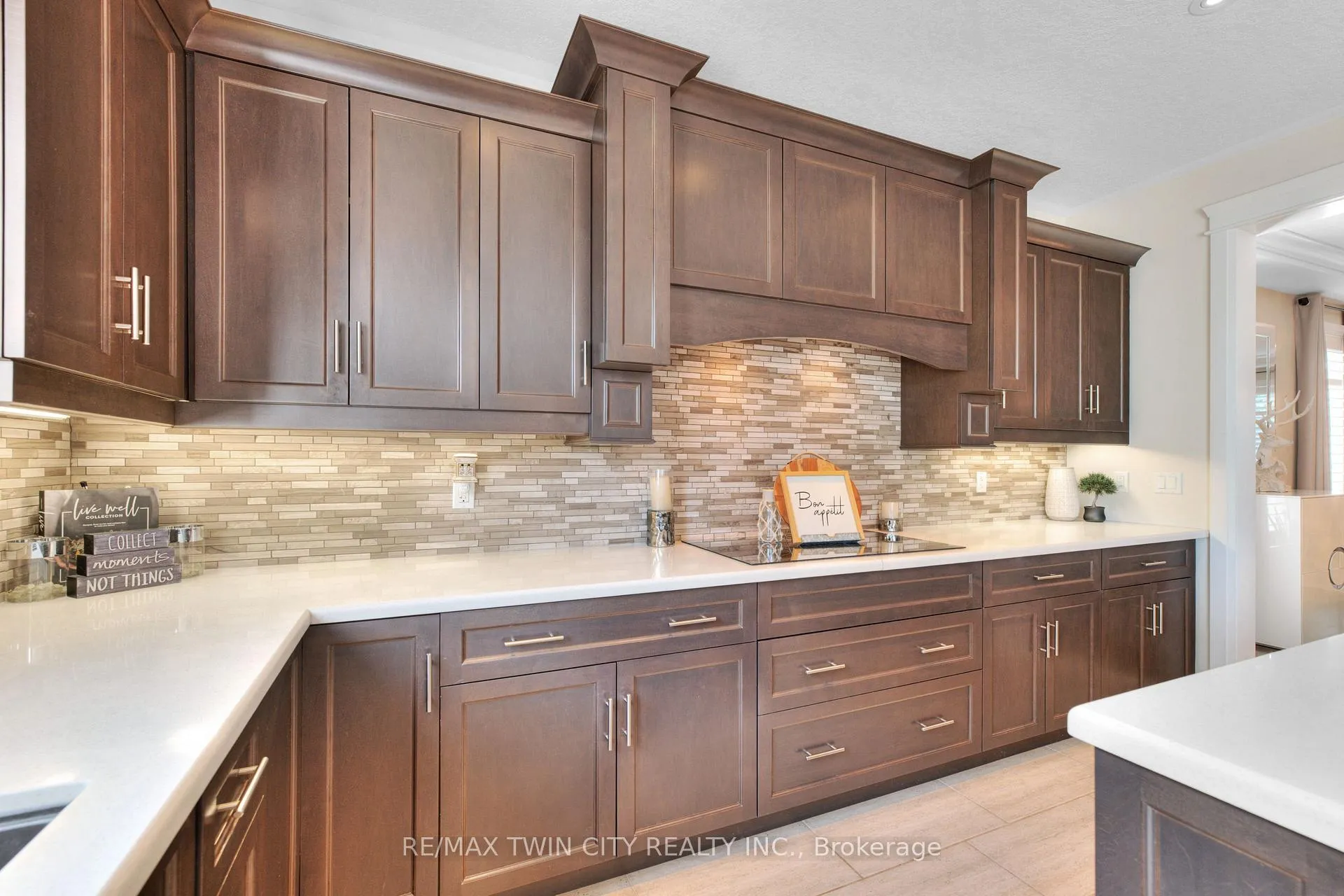 Photo 13 of 228 Evens Pond Crescent, Kitchener — HOMEH