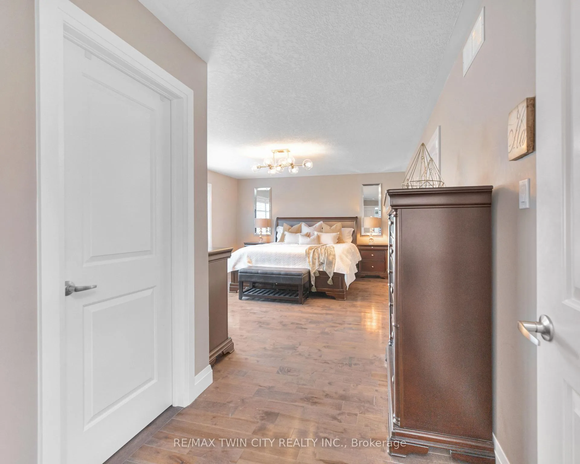 Photo 18 of 228 Evens Pond Crescent, Kitchener — HOMEH