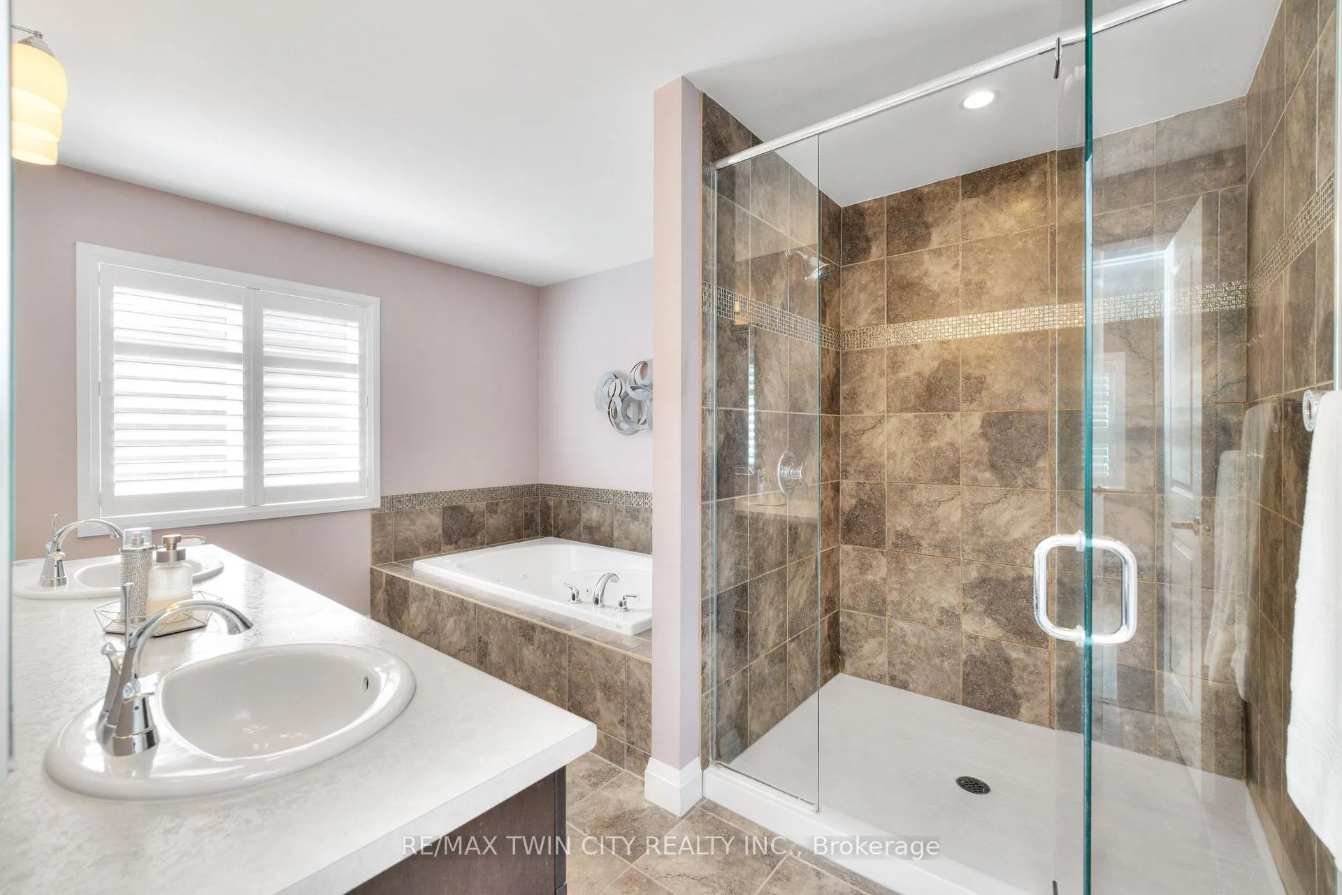 Photo 21 of 228 Evens Pond Crescent, Kitchener — HOMEH