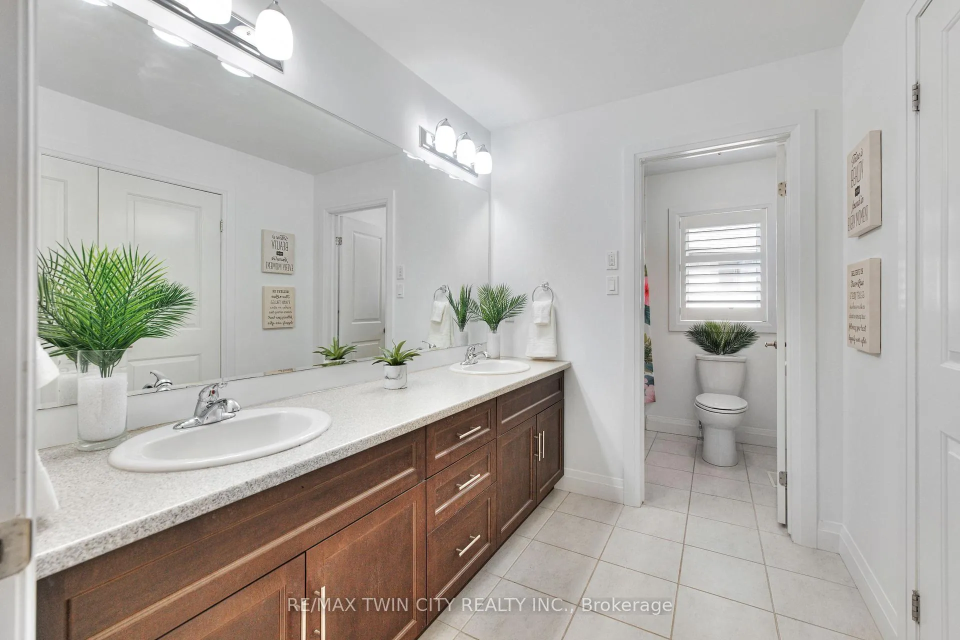 Photo 24 of 228 Evens Pond Crescent, Kitchener — HOMEH