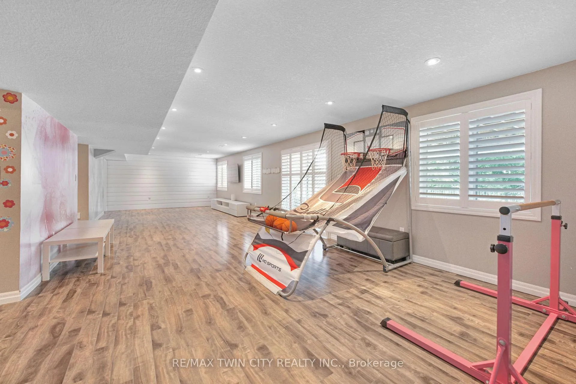 Photo 32 of 228 Evens Pond Crescent, Kitchener — HOMEH
