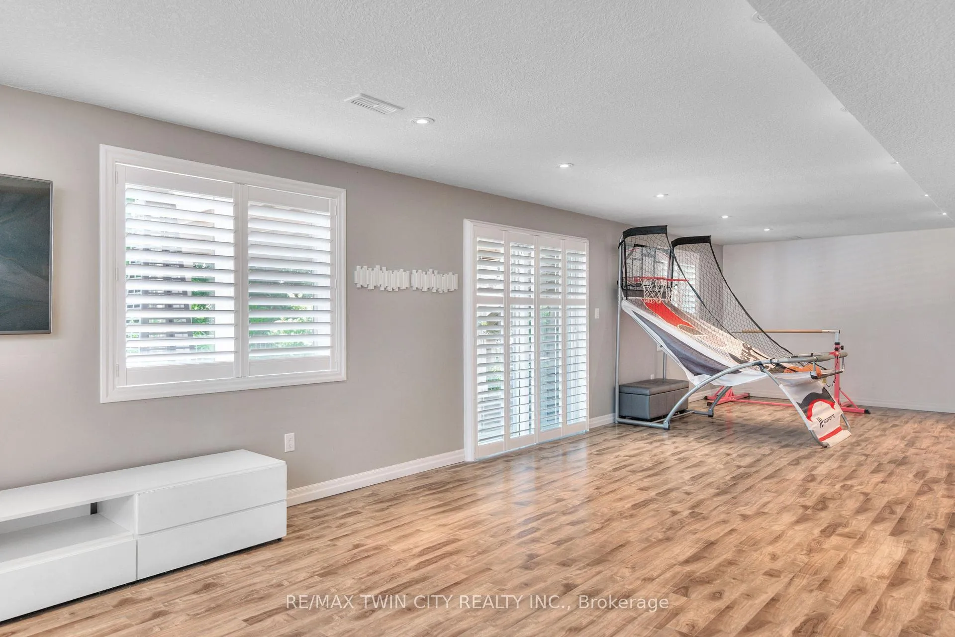 Photo 33 of 228 Evens Pond Crescent, Kitchener — HOMEH