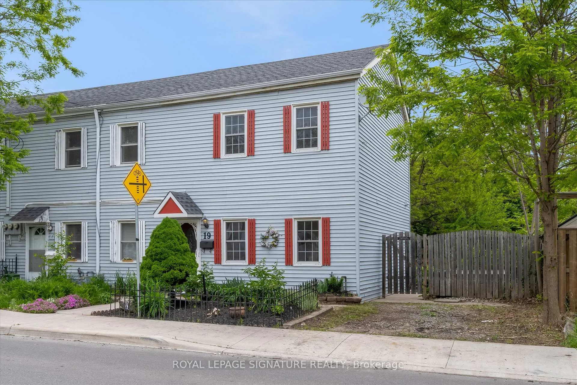 Photo 2 of 19 Strachan Street E, Hamilton, North End — HOMEH