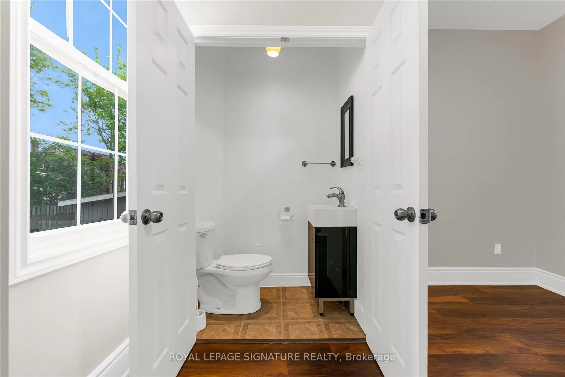 Photo 16 of 19 Strachan Street E, Hamilton, North End — HOMEH