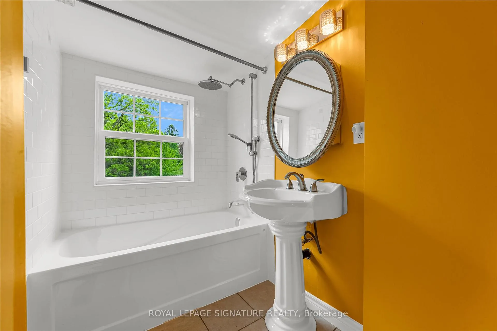 Photo 21 of 19 Strachan Street E, Hamilton, North End — HOMEH