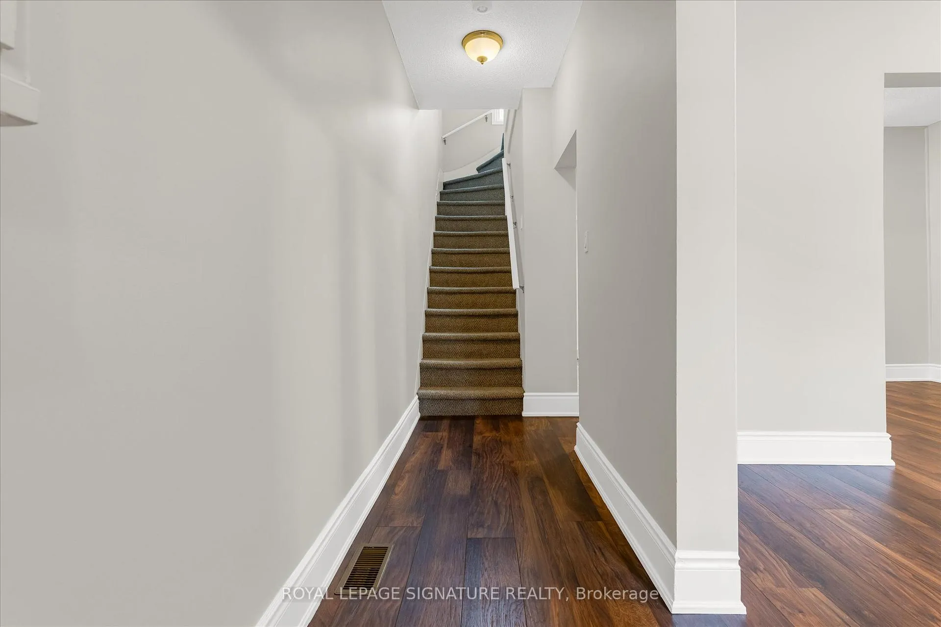 Photo 26 of 19 Strachan Street E, Hamilton, North End — HOMEH