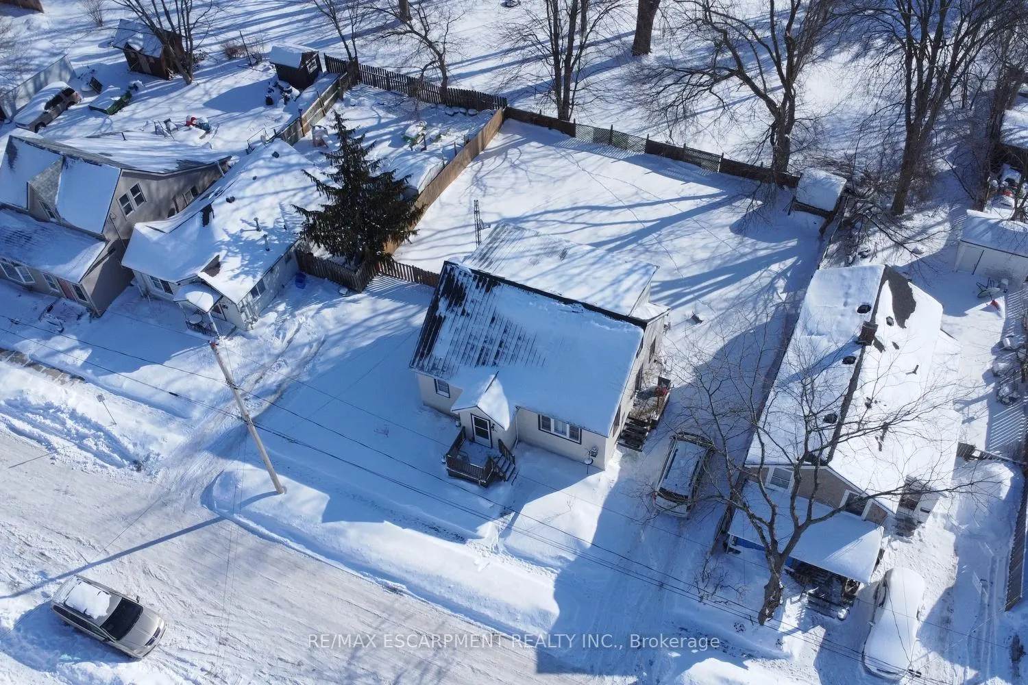 Photo 3 of 411 Ross Avenue, Haldimand, Dunnville — HOMEH