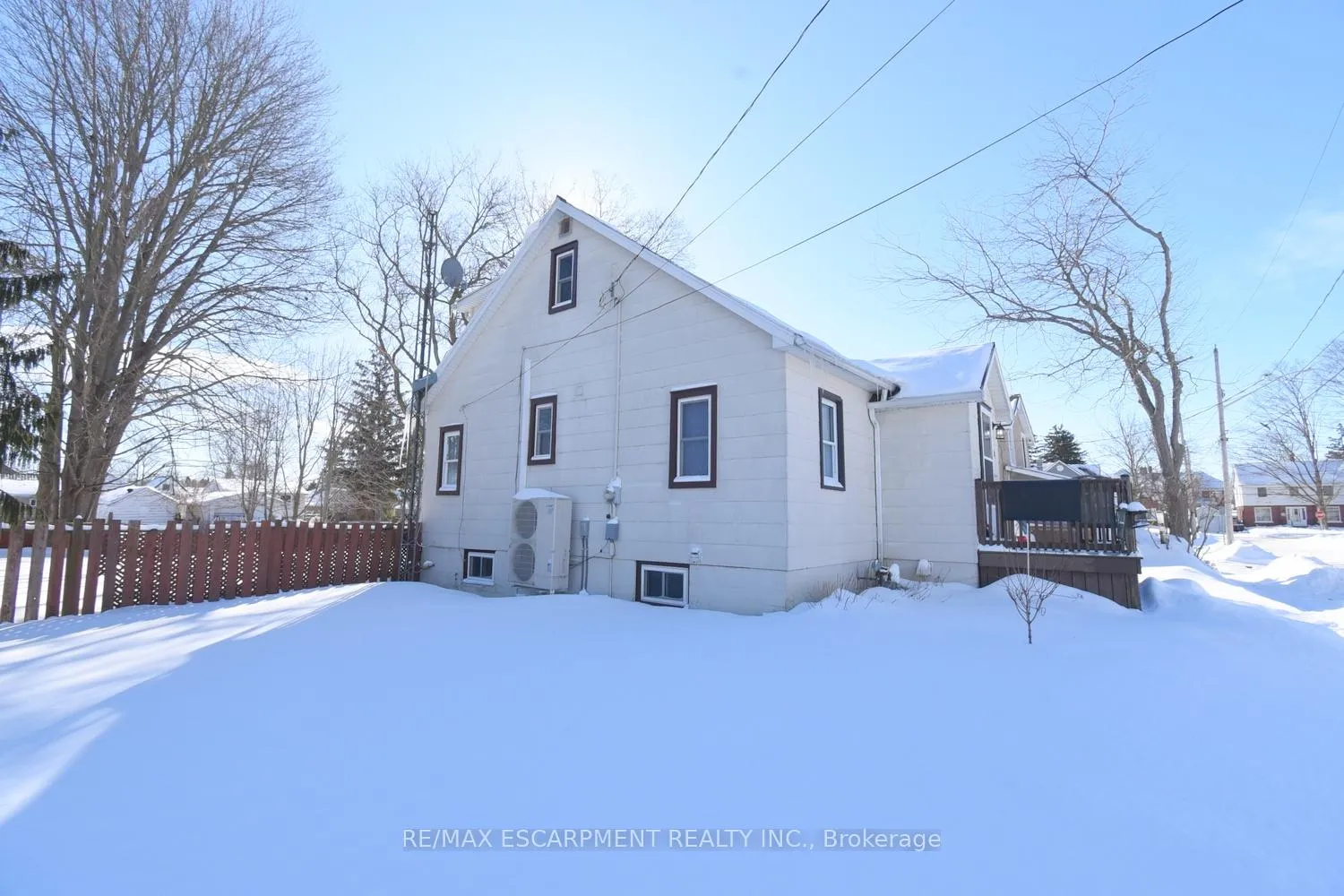 Photo 4 of 411 Ross Avenue, Haldimand, Dunnville — HOMEH