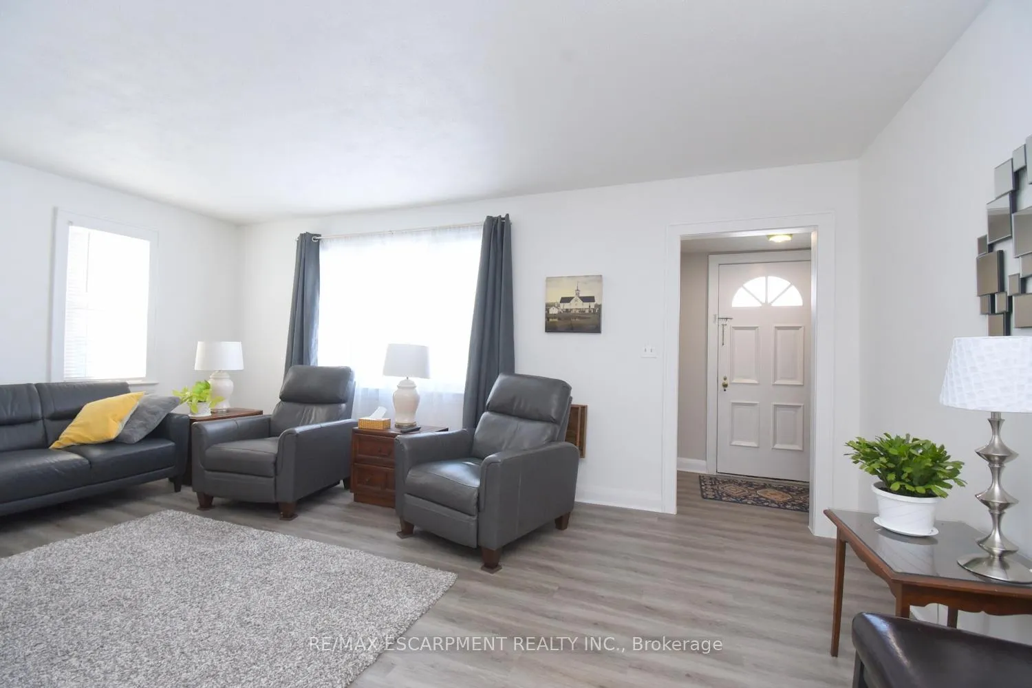Photo 7 of 411 Ross Avenue, Haldimand, Dunnville — HOMEH