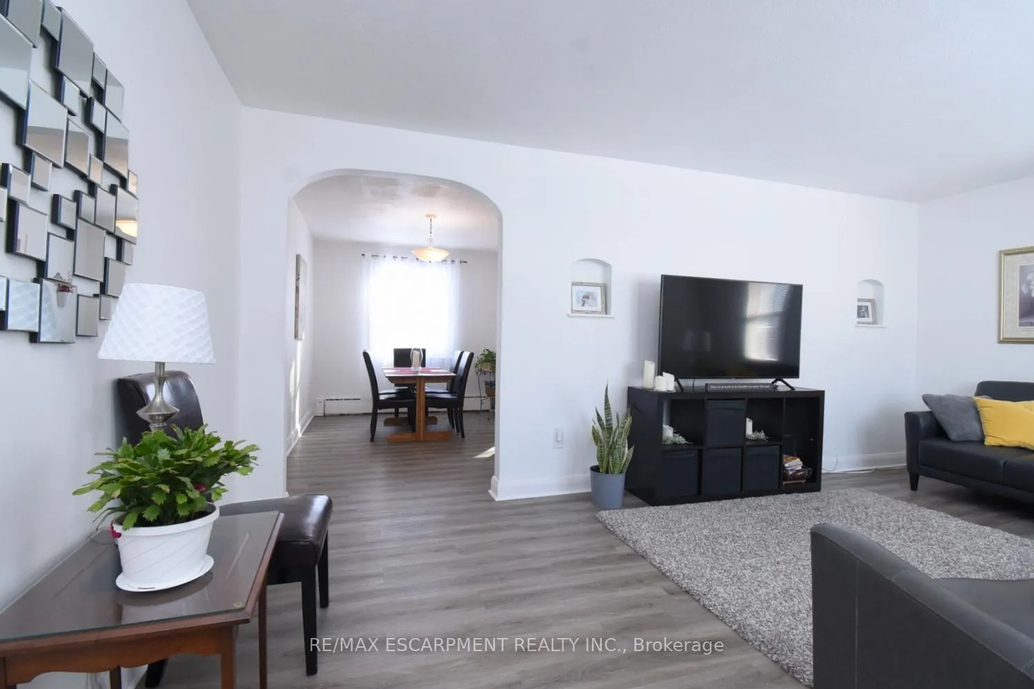 Photo 8 of 411 Ross Avenue, Haldimand, Dunnville — HOMEH