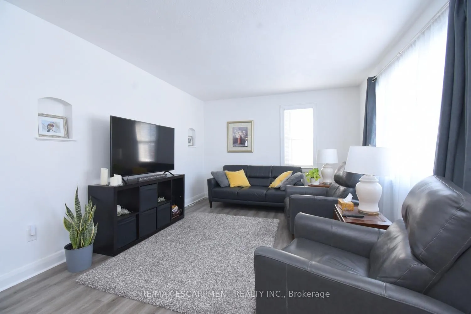 Photo 10 of 411 Ross Avenue, Haldimand, Dunnville — HOMEH