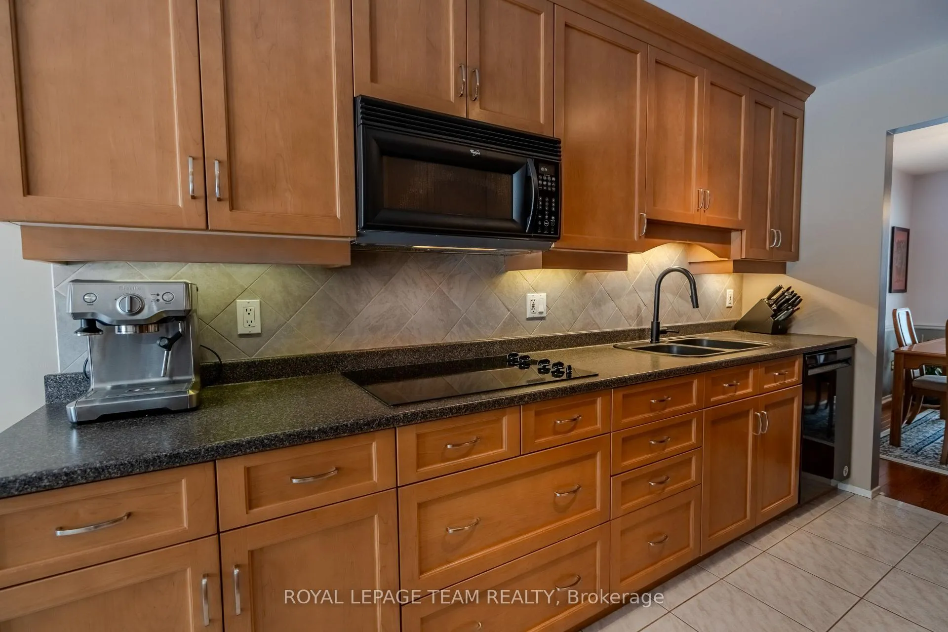 Photo 10 of 118 Seabrooke Drive, Ottawa, Kanata - Glencairn/Hazeldean — HOMEH