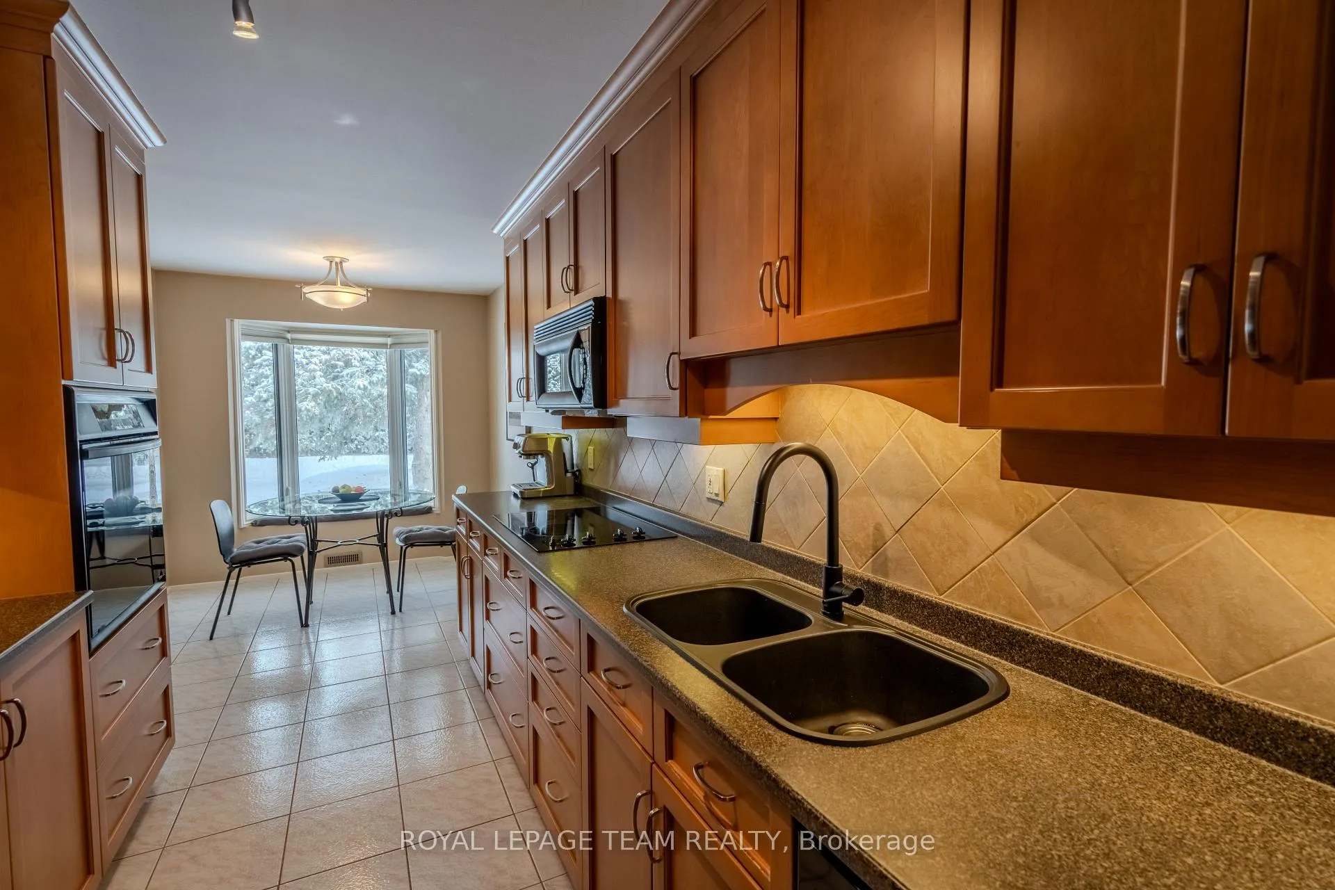 Photo 11 of 118 Seabrooke Drive, Ottawa, Kanata - Glencairn/Hazeldean — HOMEH