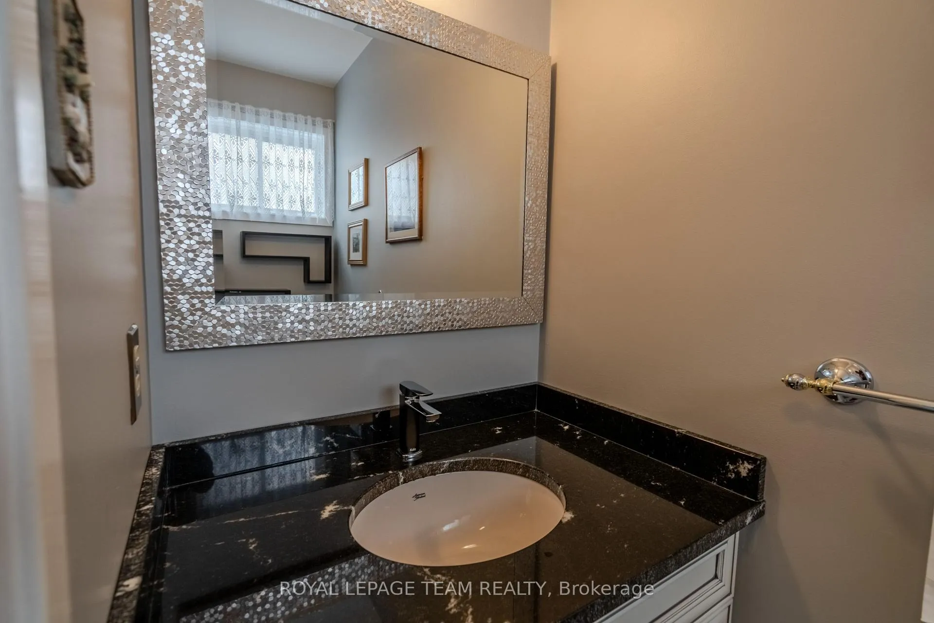 Photo 18 of 118 Seabrooke Drive, Ottawa, Kanata - Glencairn/Hazeldean — HOMEH
