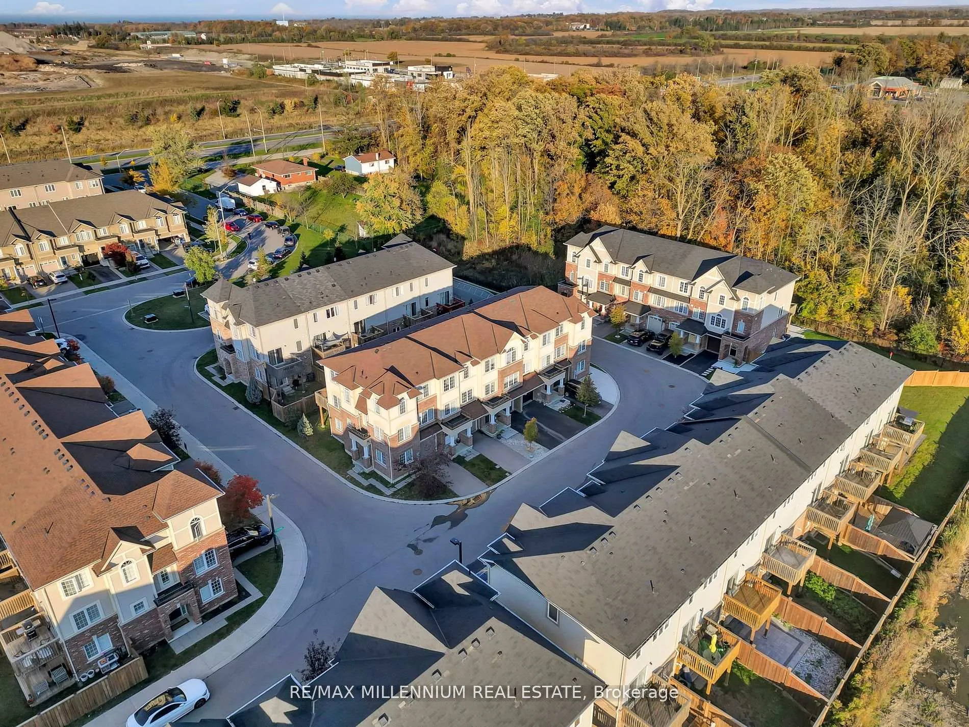 Photo 1 of 34 Mayland Trail, Hamilton, Stoney Creek — HOMEH