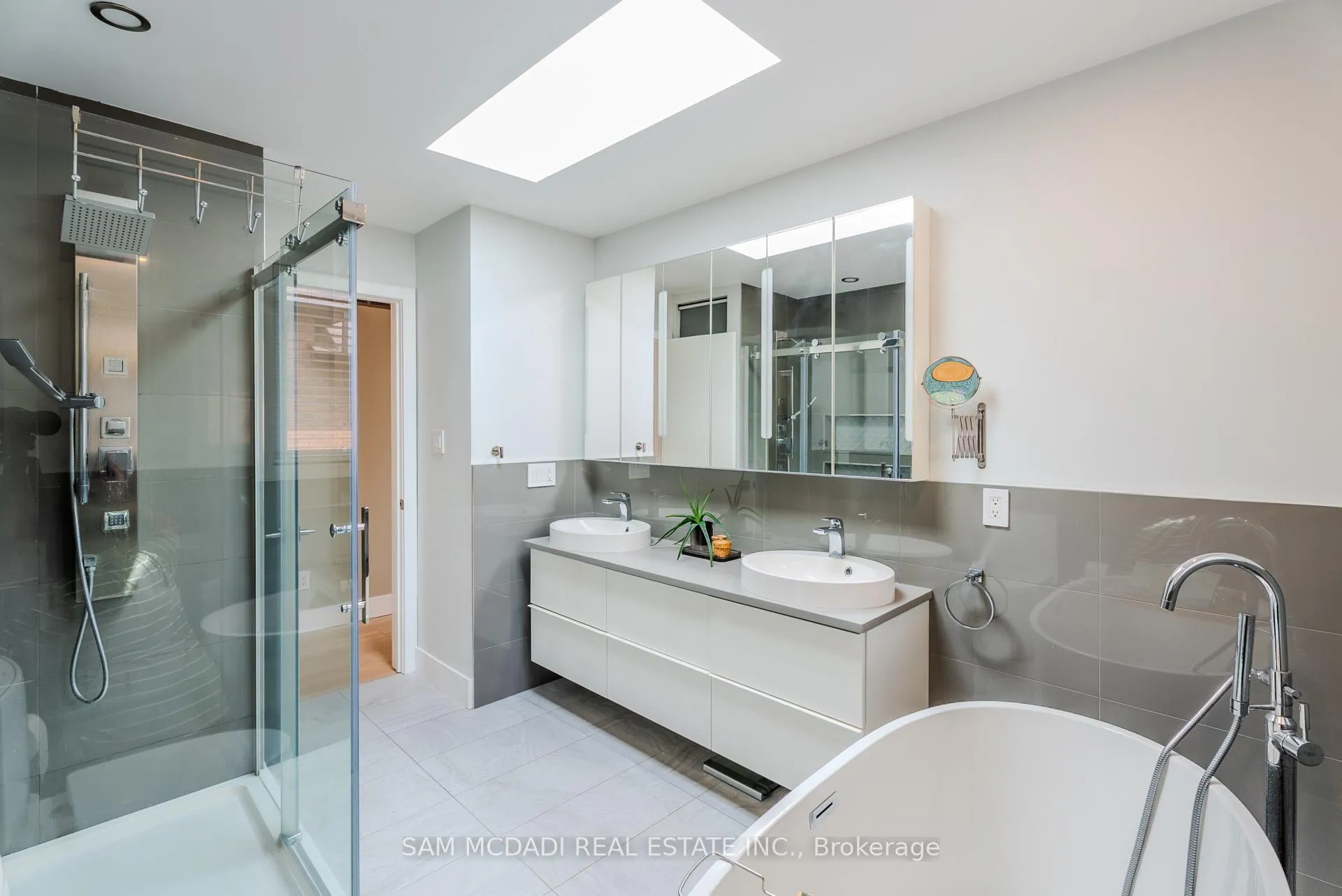 Photo 14 of 642 Red Pine Drive, Waterloo — HOMEH