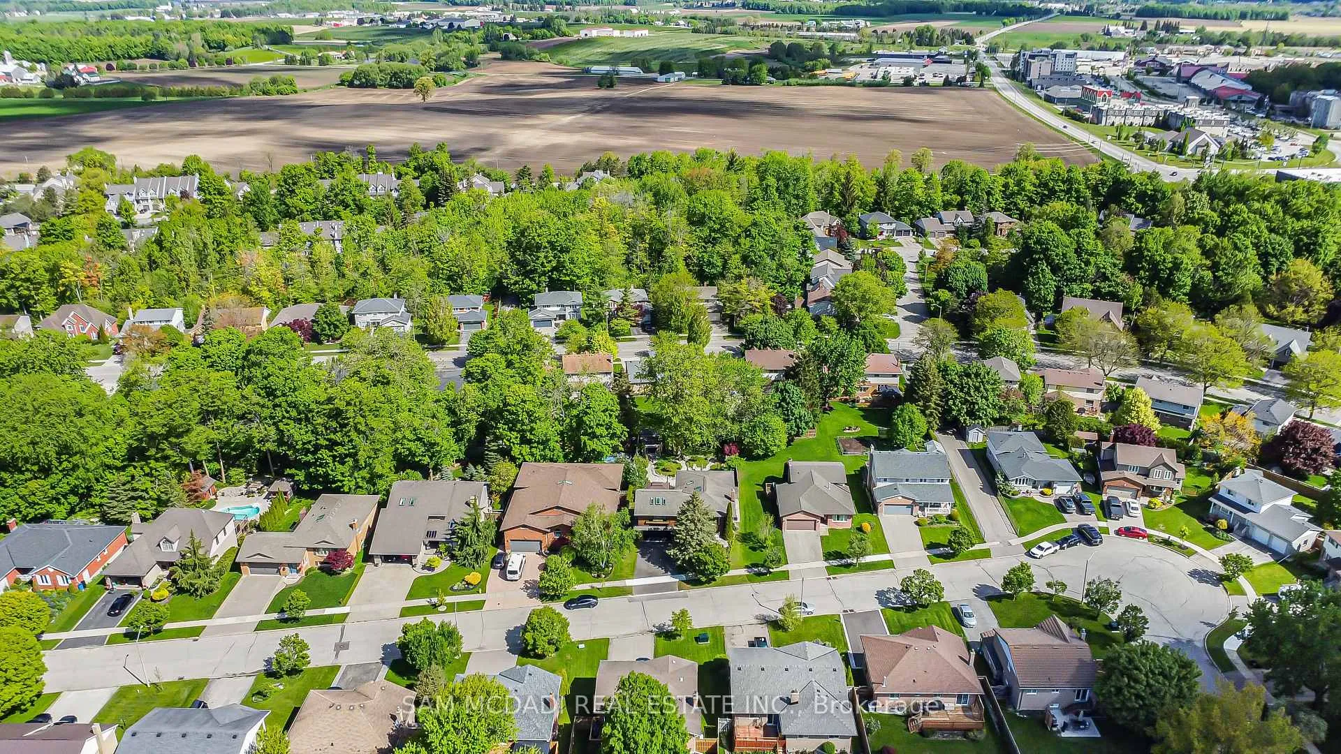 Photo 39 of 642 Red Pine Drive, Waterloo — HOMEH