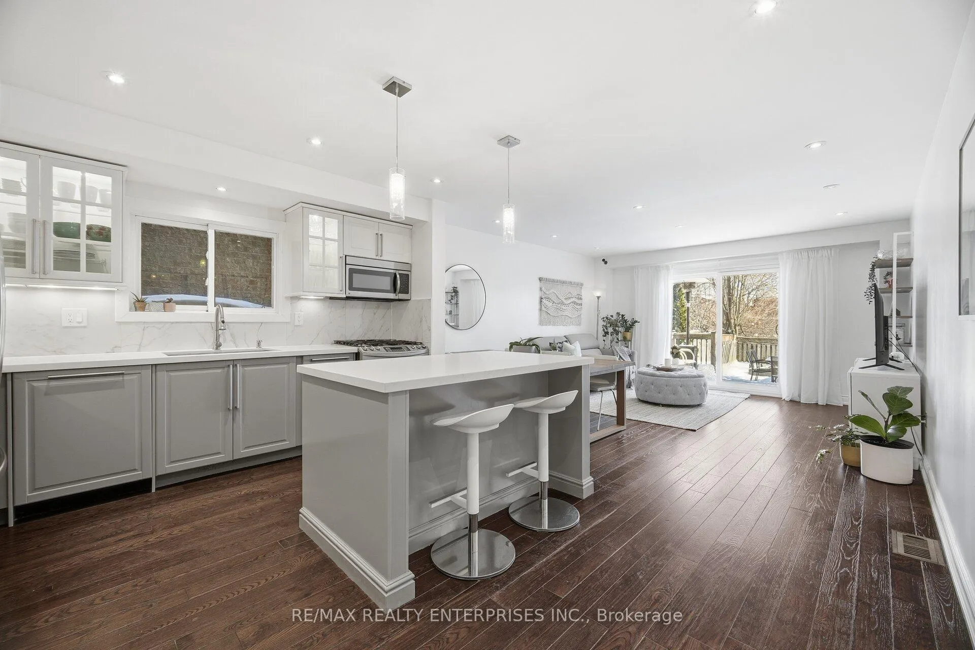 Photo 3 of 2401 Stefi Trail, Oakville, River Oaks — HOMEH