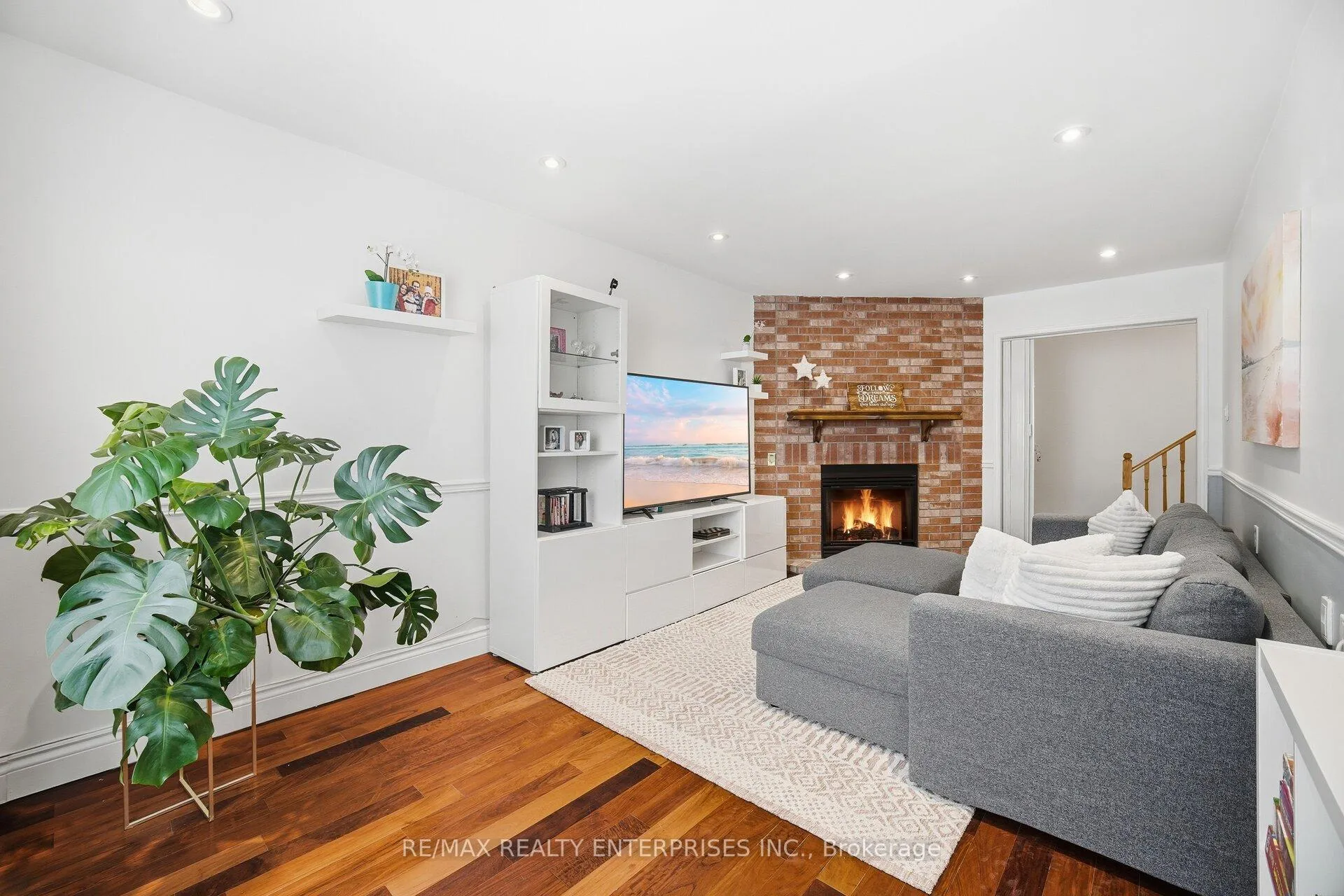 Photo 10 of 2401 Stefi Trail, Oakville, River Oaks — HOMEH