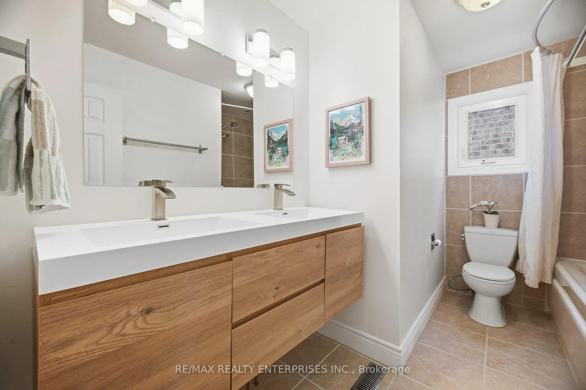 Photo 13 of 2401 Stefi Trail, Oakville, River Oaks — HOMEH