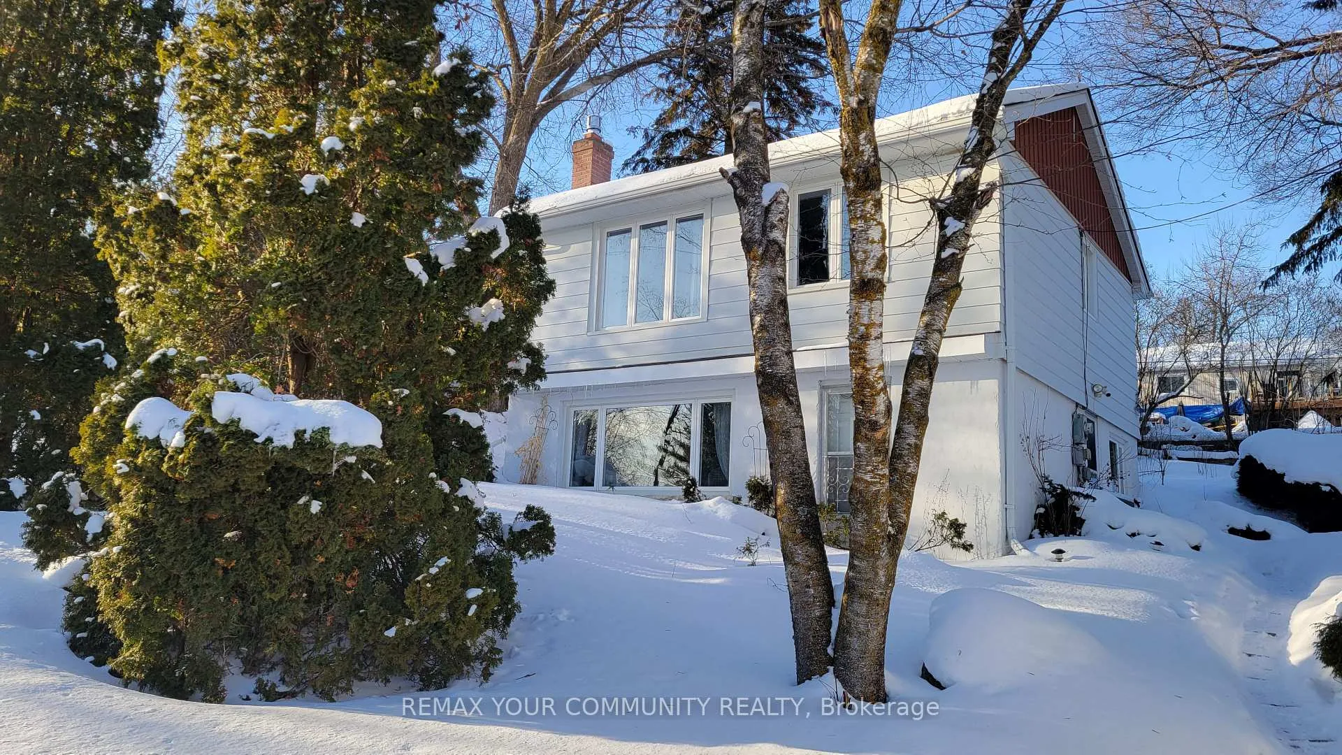 Front of 258 Lakeview Boulevard