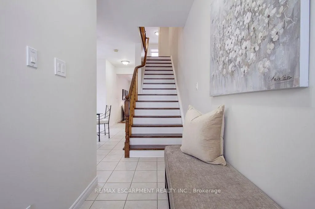 Photo 4 of 2446 Sutton Drive, Burlington, Orchard — HOMEH