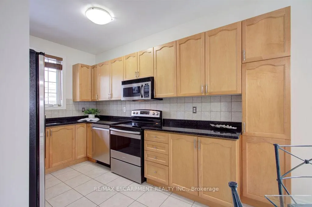 Photo 5 of 2446 Sutton Drive, Burlington, Orchard — HOMEH