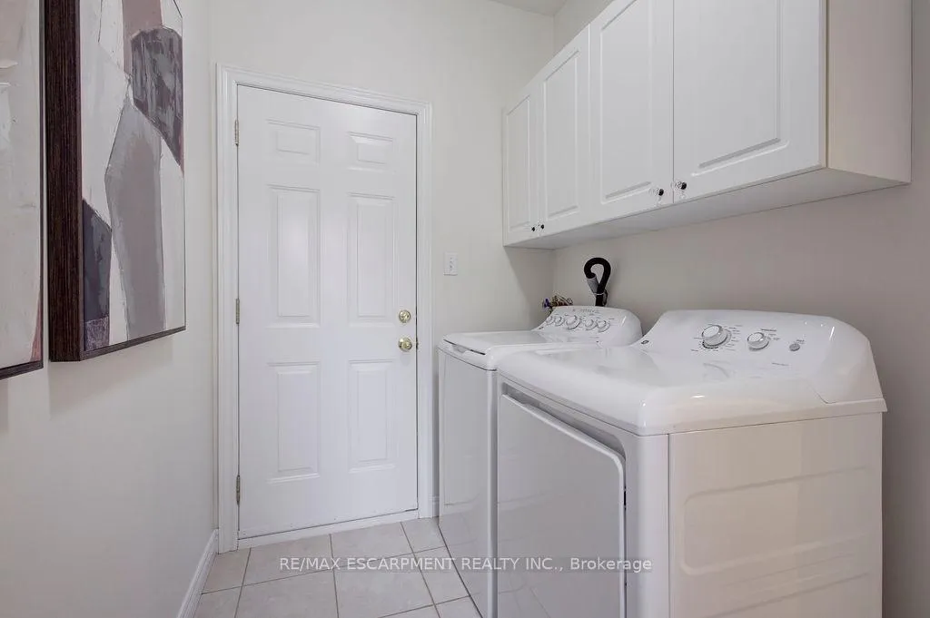 Photo 12 of 2446 Sutton Drive, Burlington, Orchard — HOMEH