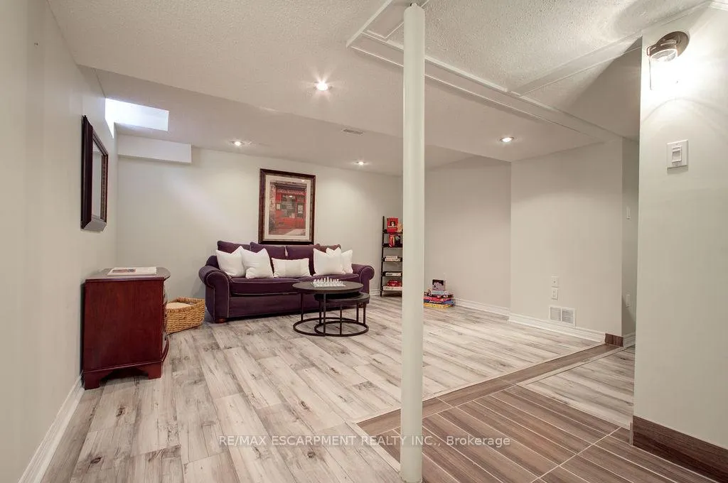 Photo 14 of 2446 Sutton Drive, Burlington, Orchard — HOMEH