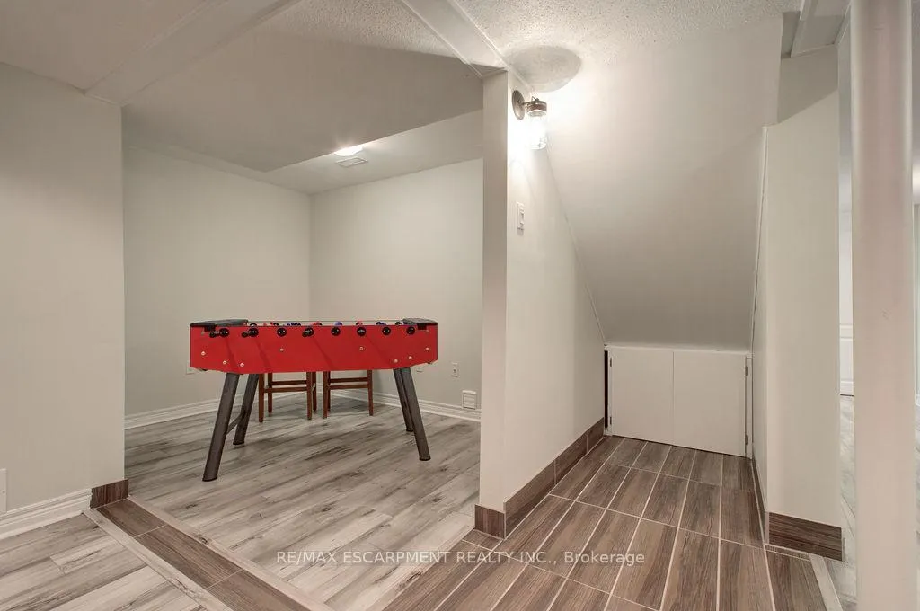 Photo 15 of 2446 Sutton Drive, Burlington, Orchard — HOMEH