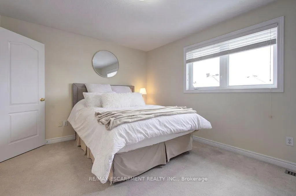 Photo 17 of 2446 Sutton Drive, Burlington, Orchard — HOMEH