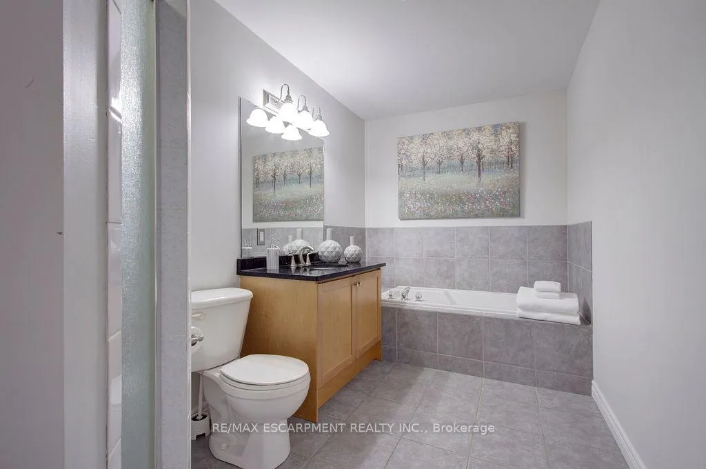 Photo 18 of 2446 Sutton Drive, Burlington, Orchard — HOMEH