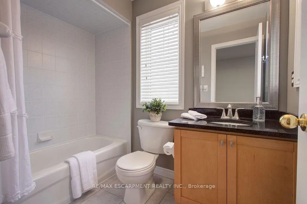 Photo 23 of 2446 Sutton Drive, Burlington, Orchard — HOMEH