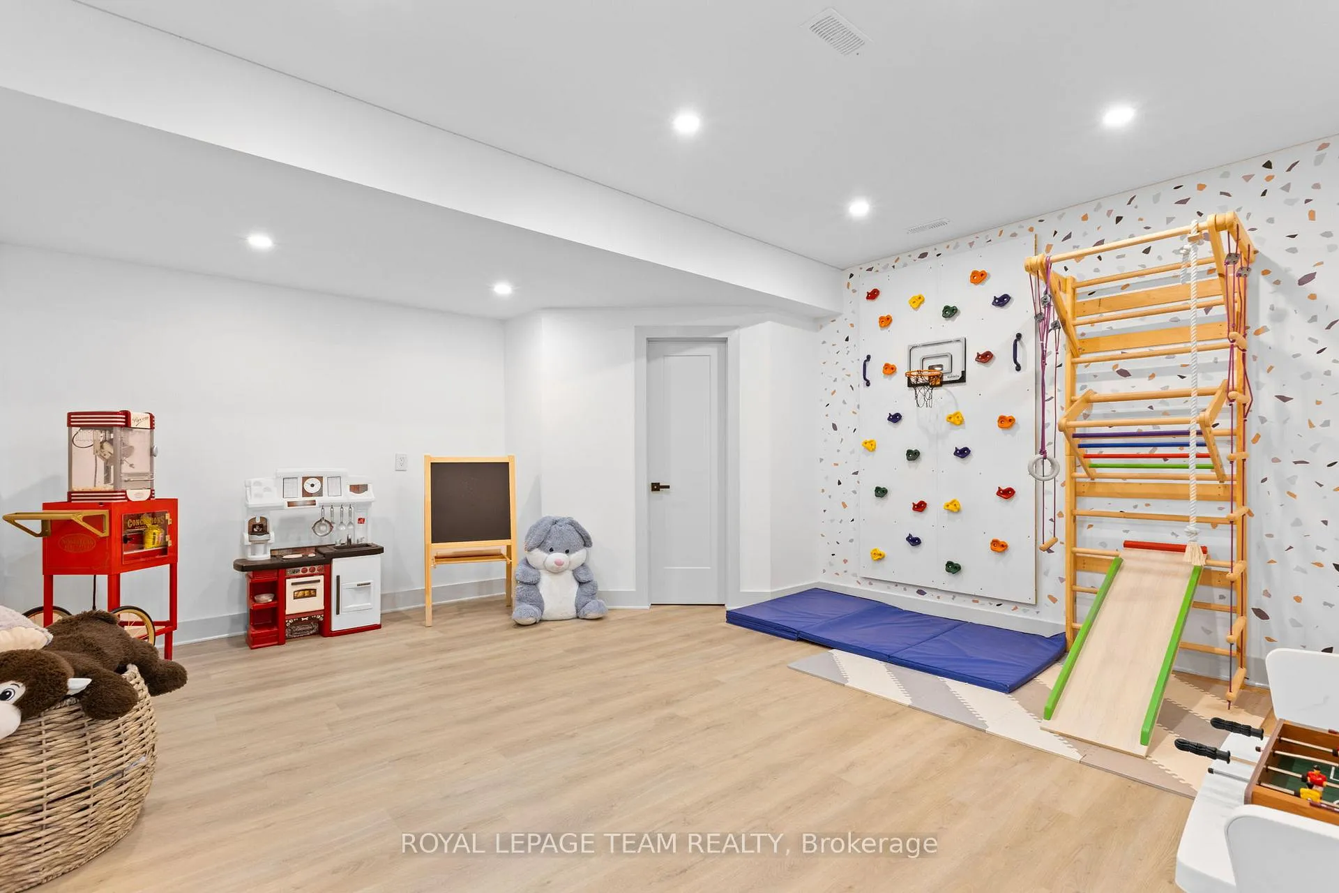 Photo 49 of 216 Shamus Way, Ottawa, Huntley Ward (South West) — HOMEH