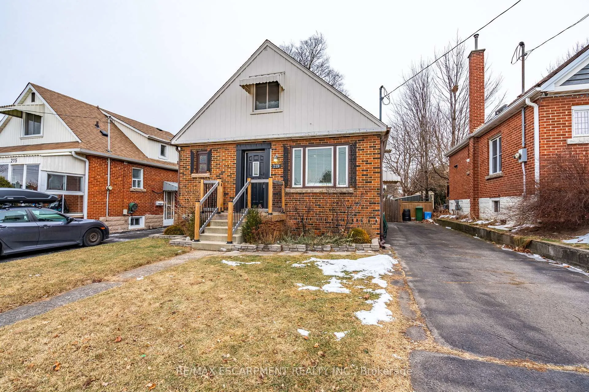 Photo 2 of 219 Rodgers Road, Hamilton, Bartonville — HOMEH