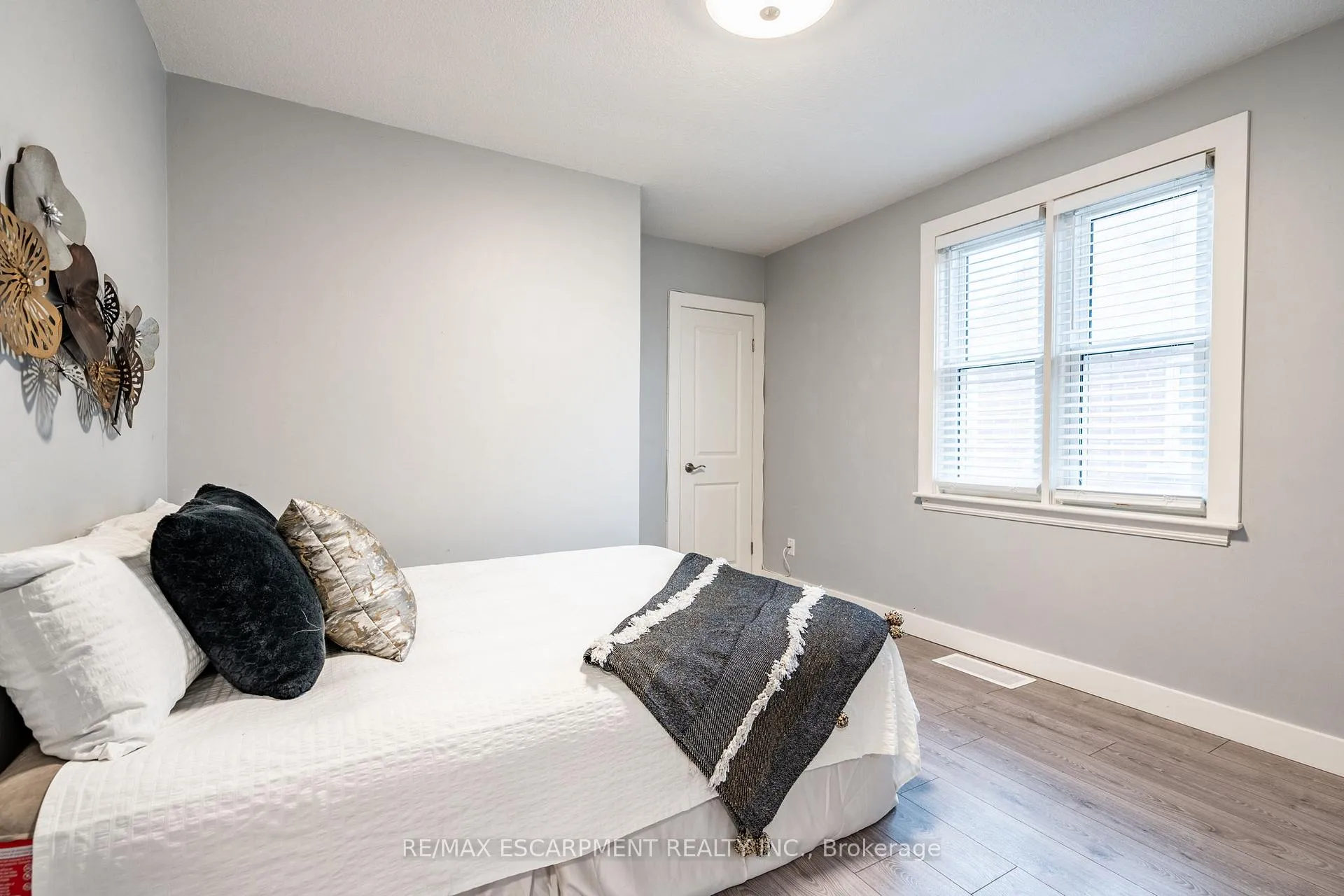 Photo 9 of 219 Rodgers Road, Hamilton, Bartonville — HOMEH