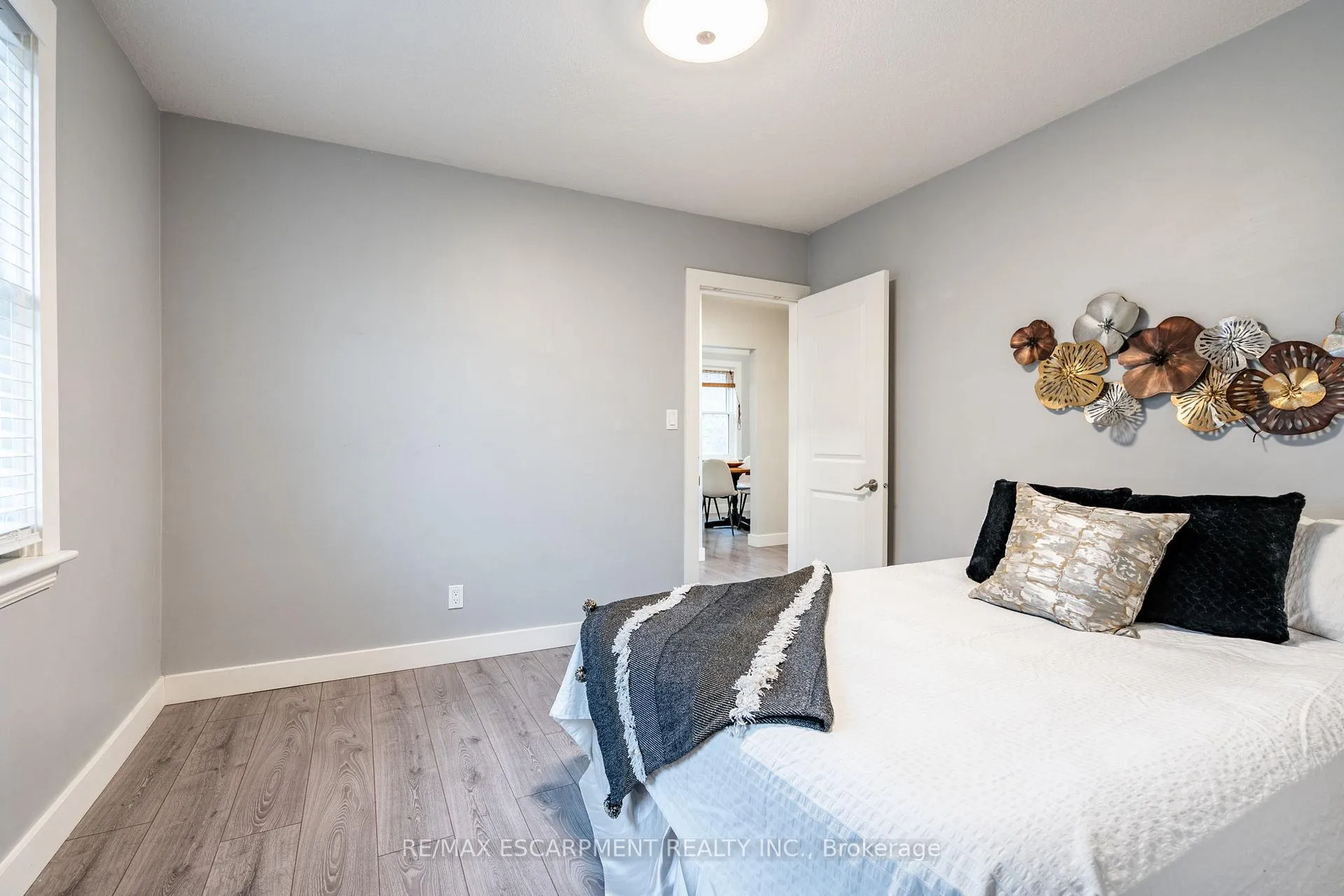 Photo 10 of 219 Rodgers Road, Hamilton, Bartonville — HOMEH