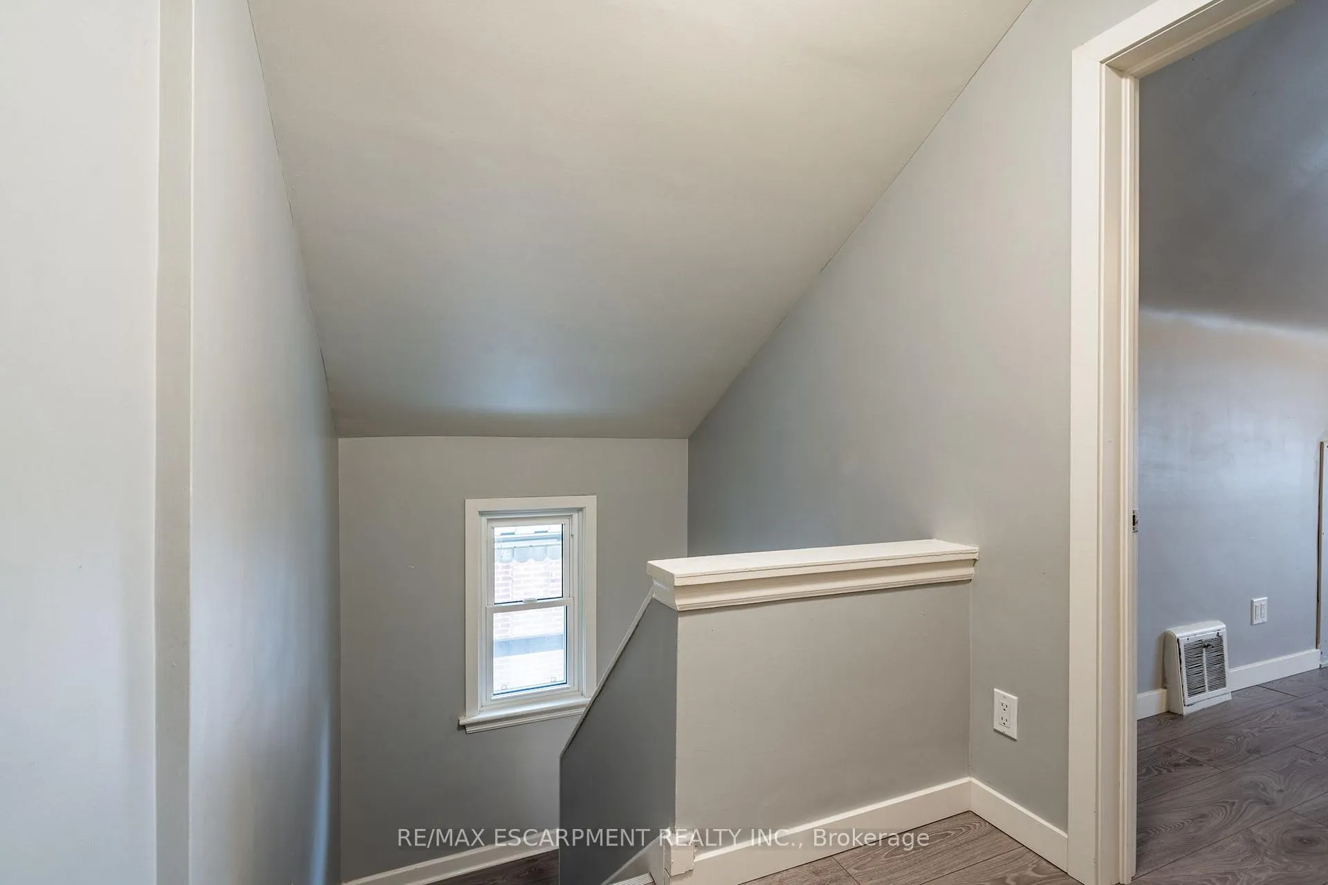 Photo 18 of 219 Rodgers Road, Hamilton, Bartonville — HOMEH