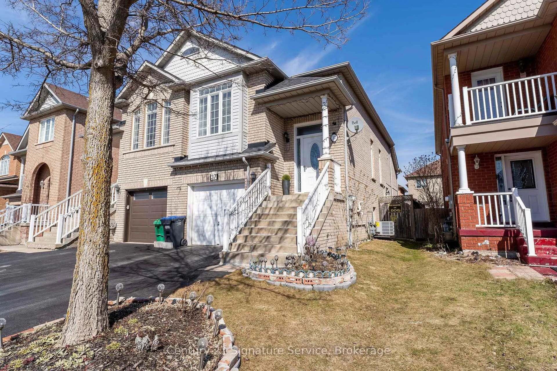 Photo 2 of 37 Newark Way, Brampton, Fletcher's Meadow — HOMEH