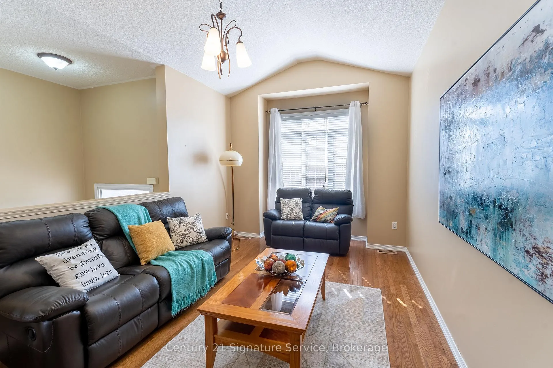 Photo 5 of 37 Newark Way, Brampton, Fletcher's Meadow — HOMEH