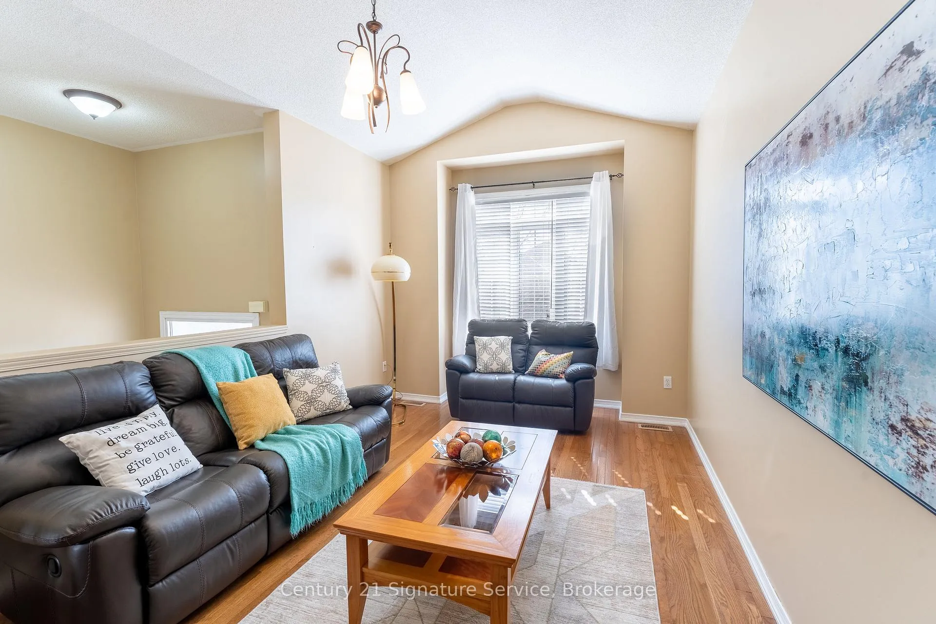 Photo 6 of 37 Newark Way, Brampton, Fletcher's Meadow — HOMEH