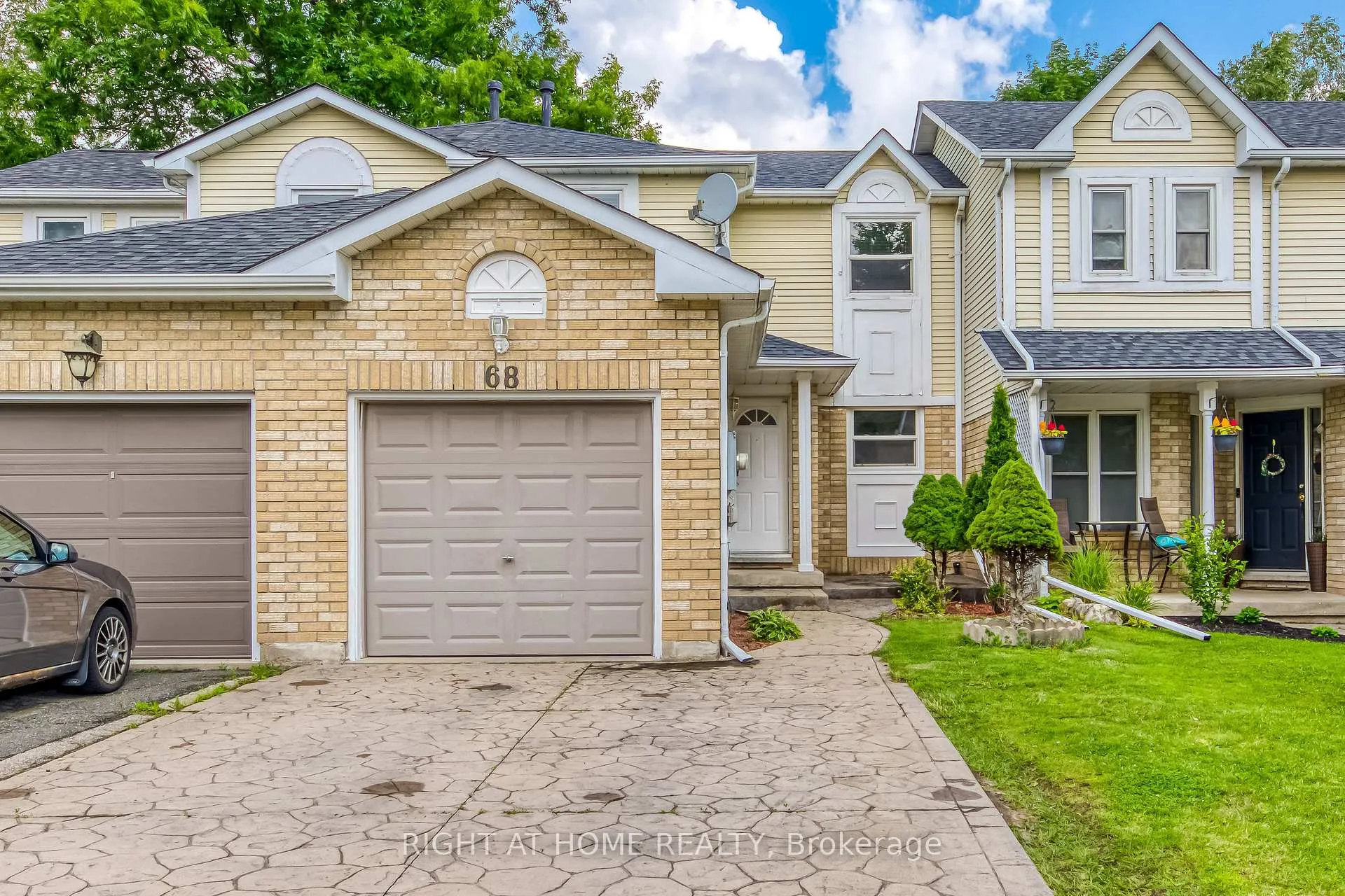Photo 2 of 68 Middlemiss Cres, Cambridge — HOMEH