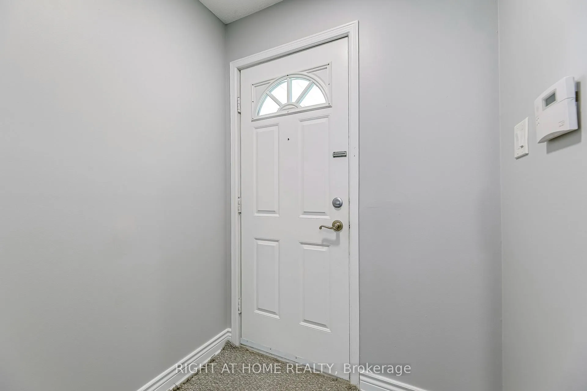Photo 4 of 68 Middlemiss Cres, Cambridge — HOMEH
