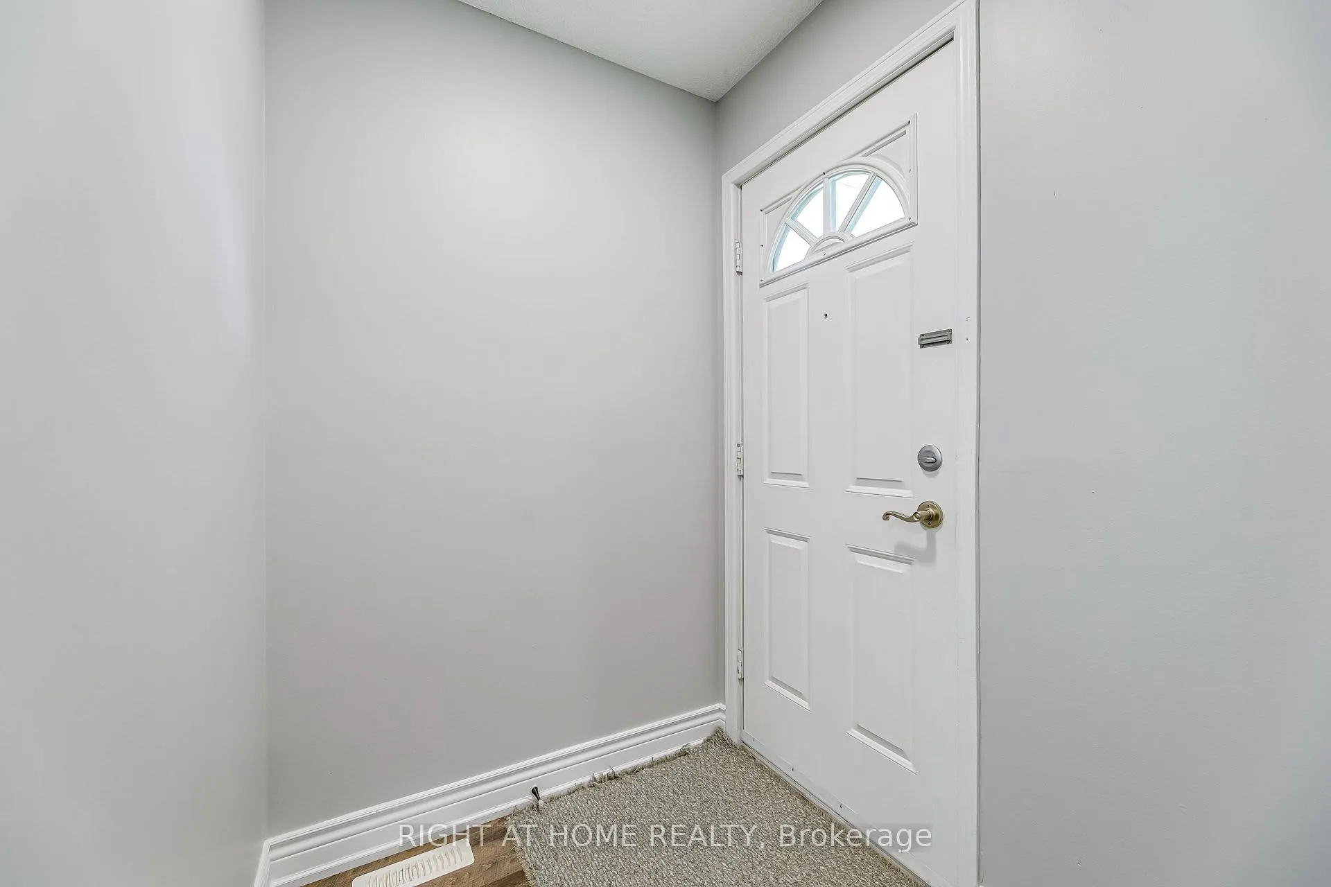 Photo 5 of 68 Middlemiss Cres, Cambridge — HOMEH