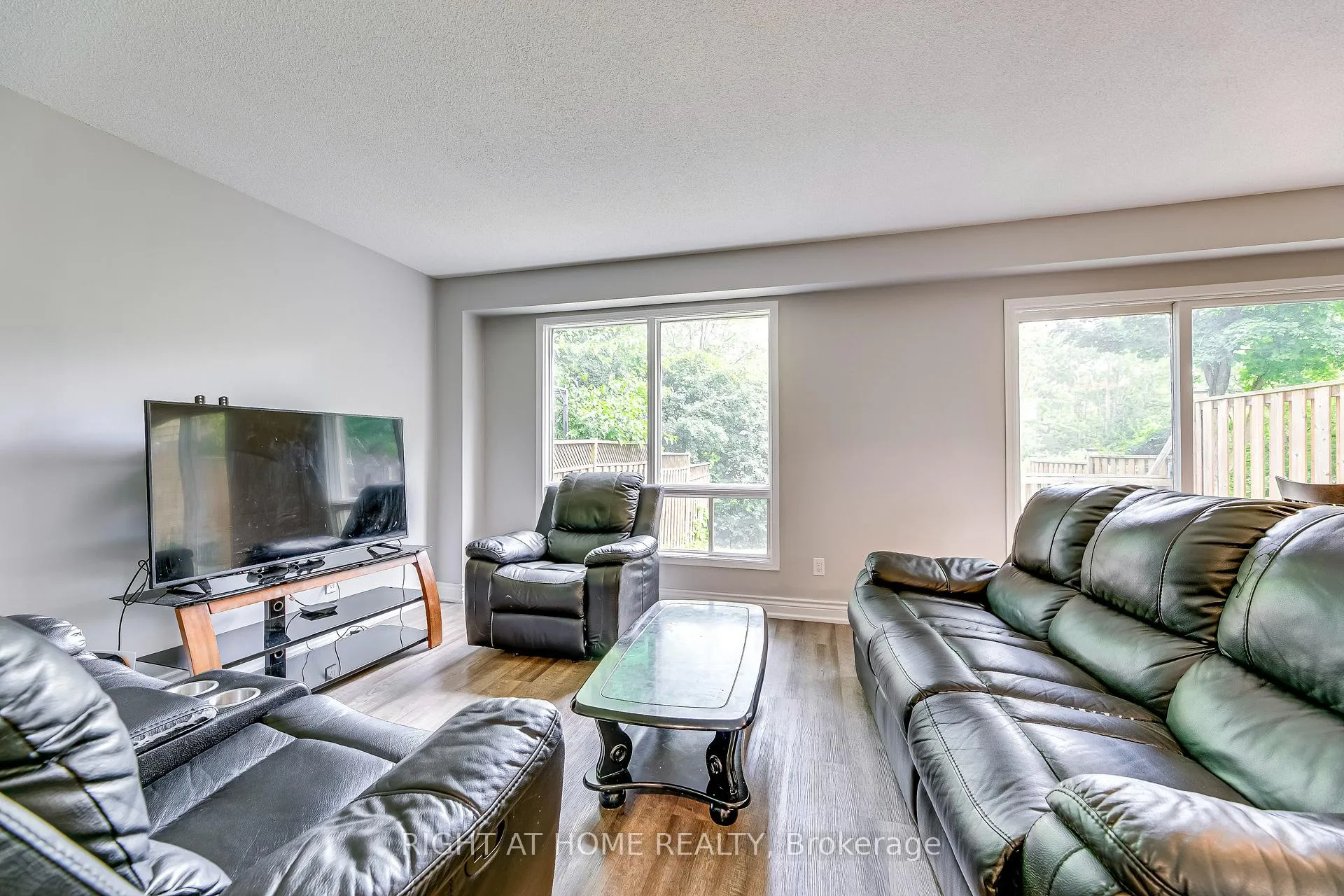 Photo 6 of 68 Middlemiss Cres, Cambridge — HOMEH