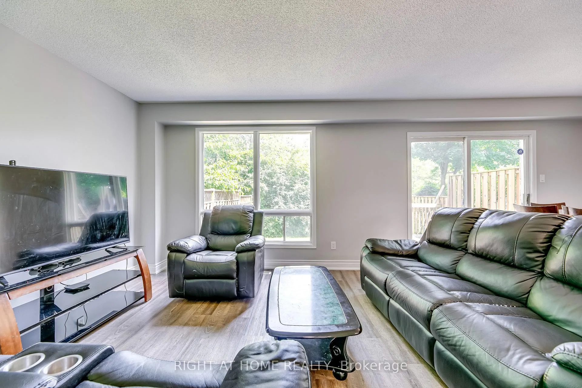 Photo 7 of 68 Middlemiss Cres, Cambridge — HOMEH